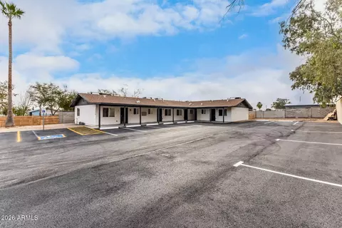 Exterior - 11230 N 17th Ave, Phoenix, AZ 85029 photo 2 of 4