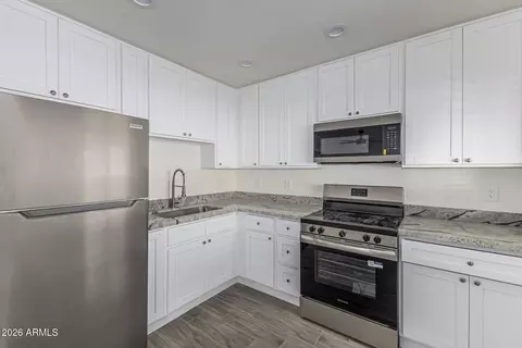 Kitchen - 11230 N 17th Ave, Phoenix, AZ 85029 photo 1 of 2