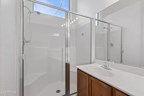 Bath - 3963 E Tremaine Ave, Gilbert, AZ 85234 photo 2 of 4