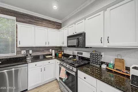Kitchen - 4343 E Vaughn Ave, Gilbert, AZ 85234 photo 4 of 4