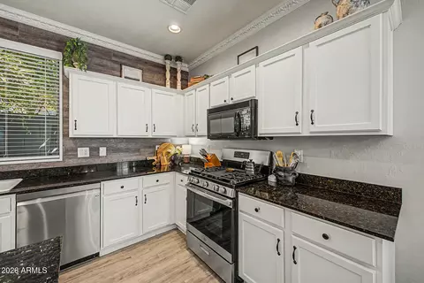 Kitchen - 4343 E Vaughn Ave, Gilbert, AZ 85234 photo 2 of 5