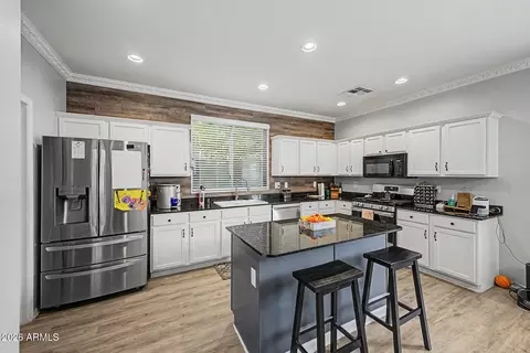 Kitchen - 4343 E Vaughn Ave, Gilbert, AZ 85234 photo 2 of 4