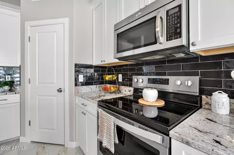 Kitchen - 3773 E Washington Ct, Gilbert, AZ 85234 photo 4 of 5