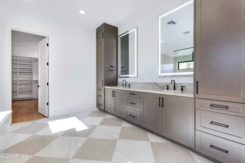 Bath - 4041 E Mountain View Rd, Phoenix, AZ 85028 photo 1 of 8