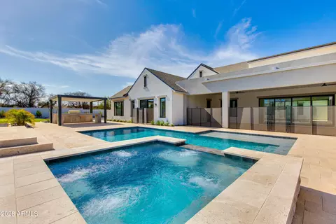 Exterior - 4041 E Mountain View Rd, Phoenix, AZ 85028 photo 10 of 16