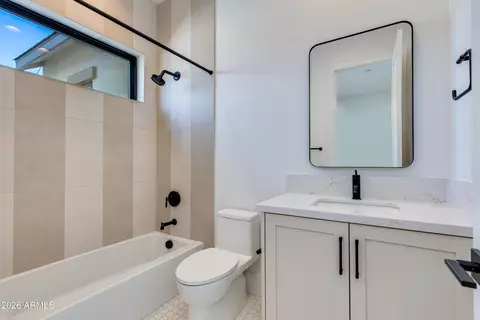 Bath - 4041 E Mountain View Rd, Phoenix, AZ 85028 photo 5 of 8