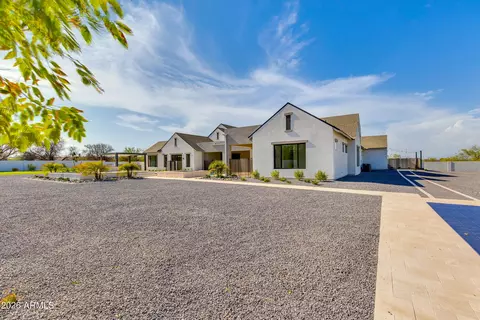 Exterior - 4041 E Mountain View Rd, Phoenix, AZ 85028 photo 14 of 16