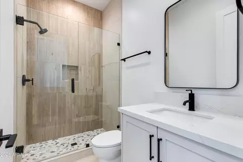 Bath - 4041 E Mountain View Rd, Phoenix, AZ 85028 photo 7 of 8