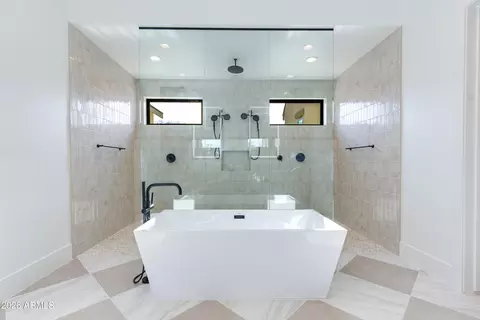 Bath - 4041 E Mountain View Rd, Phoenix, AZ 85028 photo 3 of 8