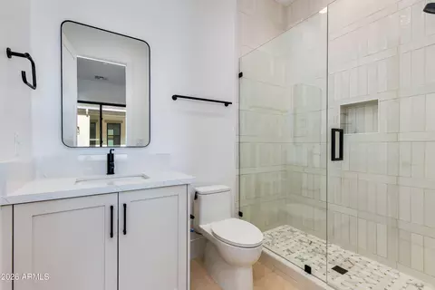Bath - 4041 E Mountain View Rd, Phoenix, AZ 85028 photo 6 of 8