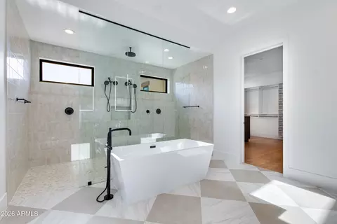 Bath - 4041 E Mountain View Rd, Phoenix, AZ 85028 photo 2 of 8