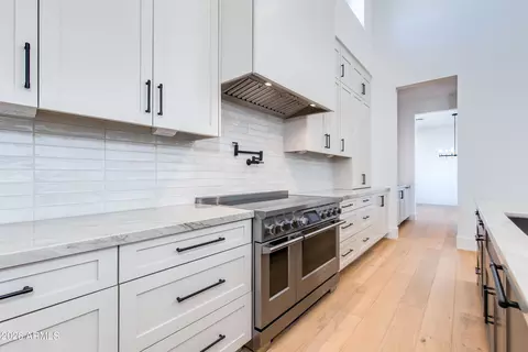 Kitchen - 4041 E Mountain View Rd, Phoenix, AZ 85028 photo 4 of 4