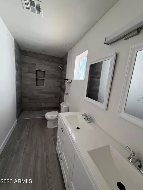 Bath - 1718 E Glenrosa Ave, Phoenix, AZ 85016 photo 4 of 9