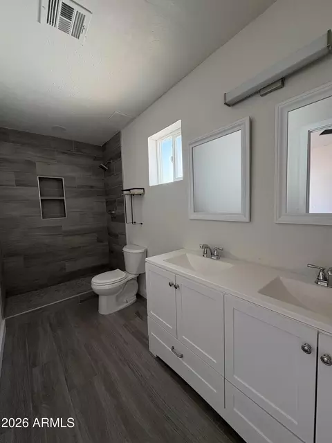 Bath - 1718 E Glenrosa Ave, Phoenix, AZ 85016 photo 6 of 9