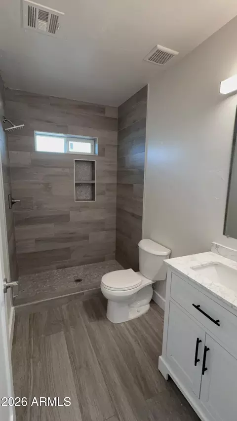 Bath - 1718 E Glenrosa Ave, Phoenix, AZ 85016 photo 7 of 9