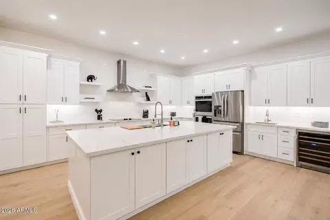 Kitchen - 4552 N 52nd Pl, Phoenix, AZ 85018 photo 2 of 3