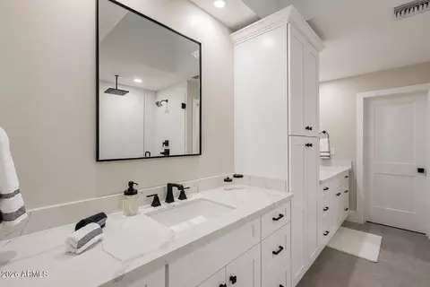 Bath - 4552 N 52nd Pl, Phoenix, AZ 85018 photo 1 of 3