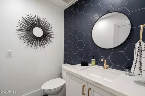 Bath - 4552 N 52nd Pl, Phoenix, AZ 85018 photo 2 of 3