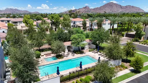 Exterior - 3927 E Crittenden Ln, Phoenix, AZ 85018 photo 10 of 13