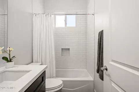 Bath - 3927 E Crittenden Ln, Phoenix, AZ 85018 photo 9 of 9
