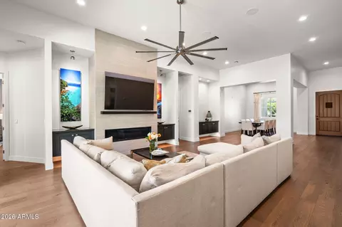 Living - 3927 E Crittenden Ln, Phoenix, AZ 85018 photo 6 of 8