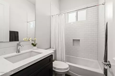 Bath - 3927 E Crittenden Ln, Phoenix, AZ 85018 photo 8 of 9