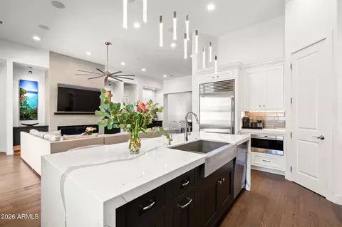 Kitchen - 3927 E Crittenden Ln, Phoenix, AZ 85018 photo 6 of 6