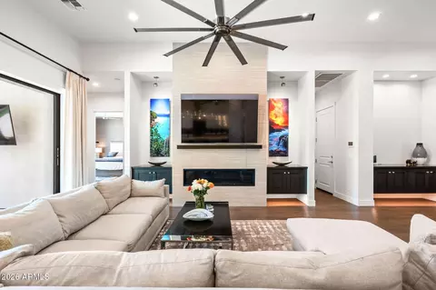 Living - 3927 E Crittenden Ln, Phoenix, AZ 85018 photo 5 of 8