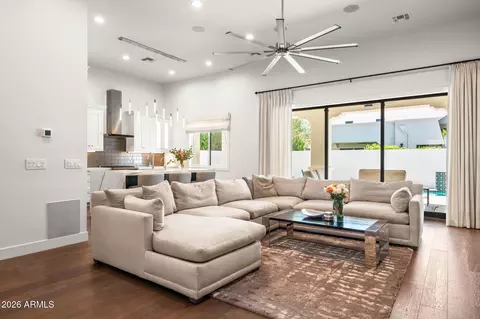 Living - 3927 E Crittenden Ln, Phoenix, AZ 85018 photo 2 of 8
