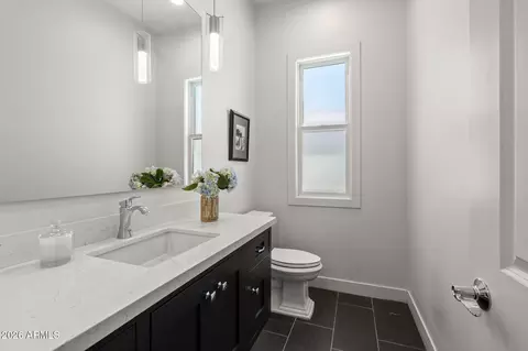 Bath - 3927 E Crittenden Ln, Phoenix, AZ 85018 photo 7 of 9