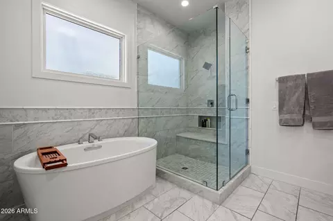 Bath - 3927 E Crittenden Ln, Phoenix, AZ 85018 photo 6 of 9