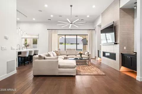Living - 3927 E Crittenden Ln, Phoenix, AZ 85018 photo 1 of 8