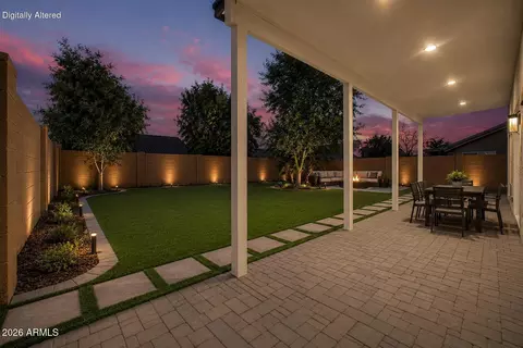 Exterior - 916 E Harwell Rd, Phoenix, AZ 85042 photo 4 of 8