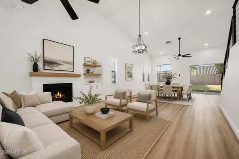 Living - 916 E Harwell Rd, Phoenix, AZ 85042 photo 2 of 3