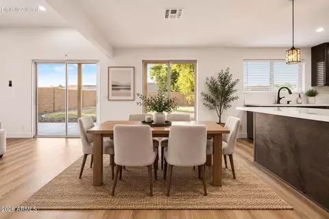 Dining - 916 E Harwell Rd, Phoenix, AZ 85042 photo 1 of 1