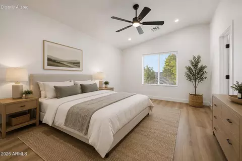 Bedroom - 916 E Harwell Rd, Phoenix, AZ 85042 photo 1 of 6