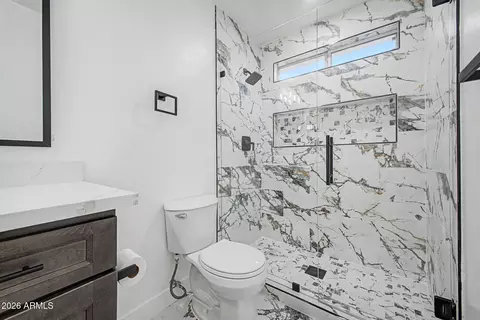 Bath - 916 E Harwell Rd, Phoenix, AZ 85042 photo 5 of 5