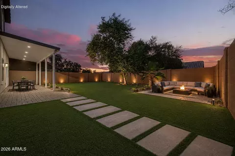 Exterior - 916 E Harwell Rd, Phoenix, AZ 85042 photo 6 of 8
