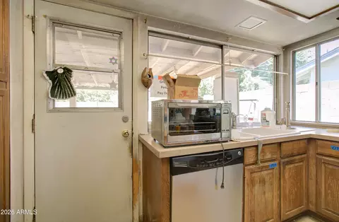 Kitchen - 7130 N 23rd Ave, Phoenix, AZ 85021 photo 5 of 5