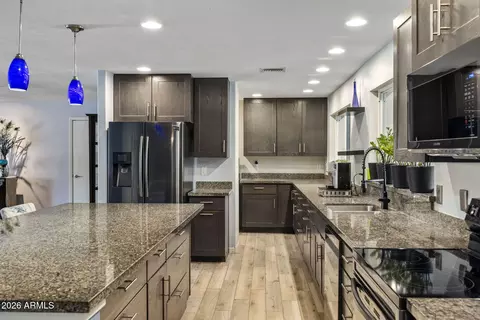 Kitchen - 417 E Beck Ln, Phoenix, AZ 85022 photo 4 of 5