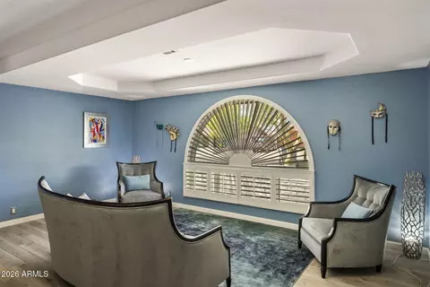 Living - 417 E Beck Ln, Phoenix, AZ 85022 photo 1 of 2