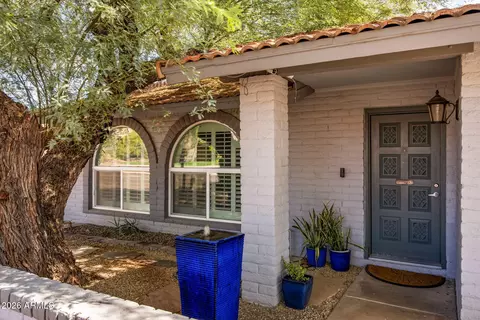 Exterior - 417 E Beck Ln, Phoenix, AZ 85022 photo 2 of 11
