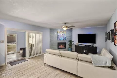 Living - 417 E Beck Ln, Phoenix, AZ 85022 photo 2 of 2