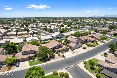View/Area - 713 W Johnson Dr, Gilbert, AZ 85233 photo 2 of 8