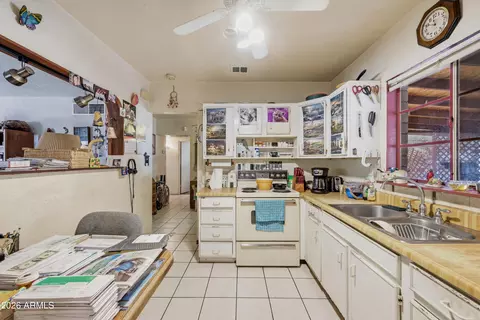 Kitchen - 1350 E Osborn Rd, Phoenix, AZ 85014 photo 2 of 3