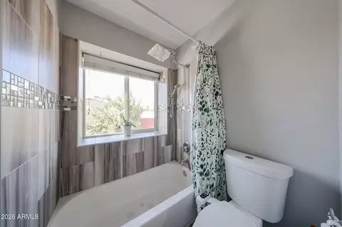 Bath - 1502 E Wescott Dr, Phoenix, AZ 85024 photo 8 of 10