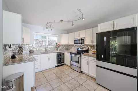 Kitchen - 1502 E Wescott Dr, Phoenix, AZ 85024 photo 5 of 6