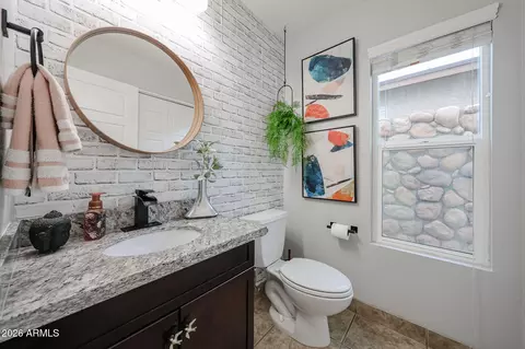Bath - 1502 E Wescott Dr, Phoenix, AZ 85024 photo 1 of 10