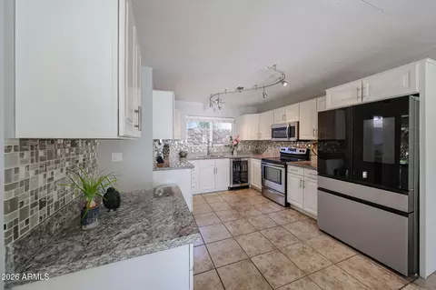Kitchen - 1502 E Wescott Dr, Phoenix, AZ 85024 photo 1 of 6