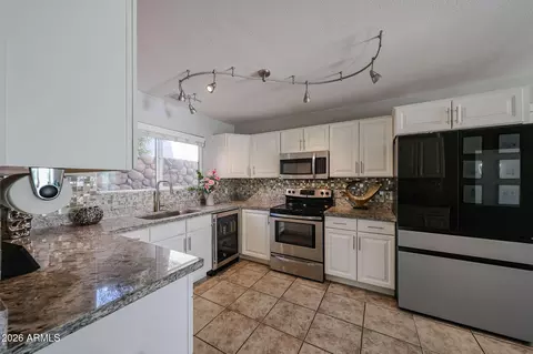 Kitchen - 1502 E Wescott Dr, Phoenix, AZ 85024 photo 3 of 6